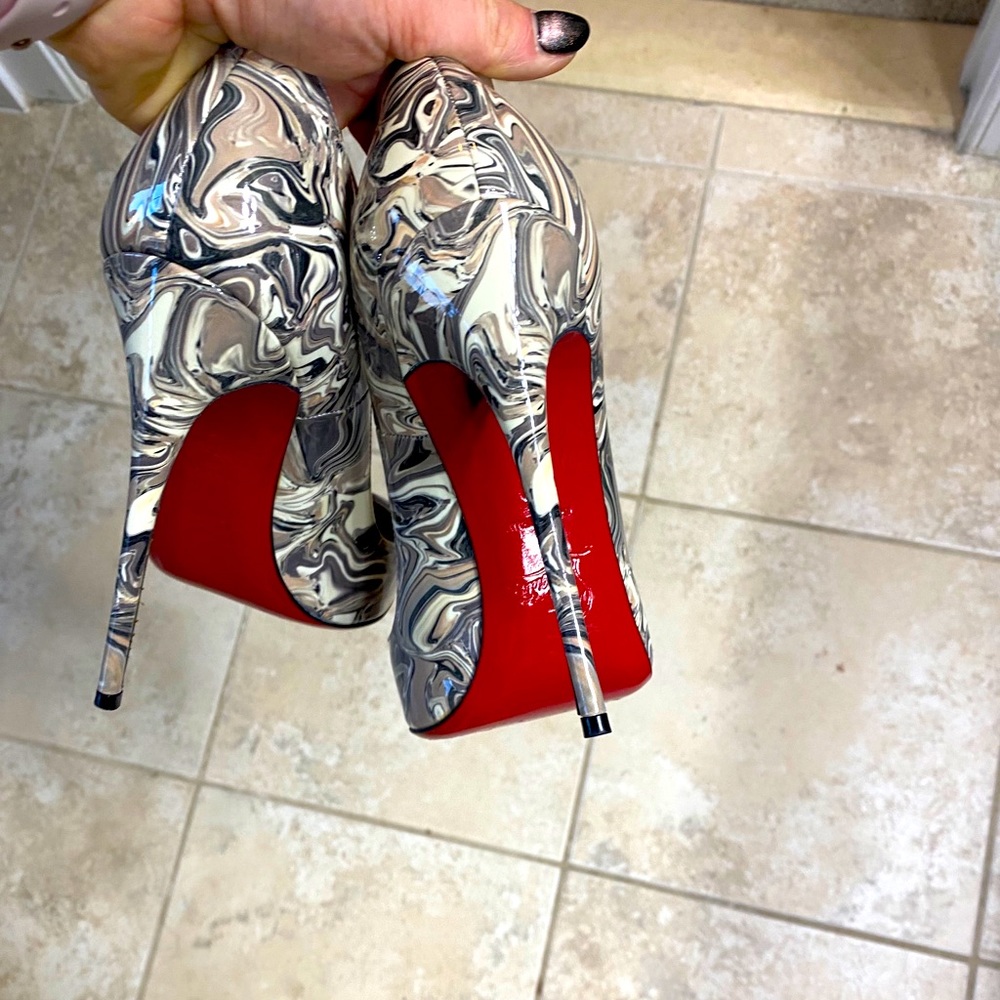 Size 38 louboutin